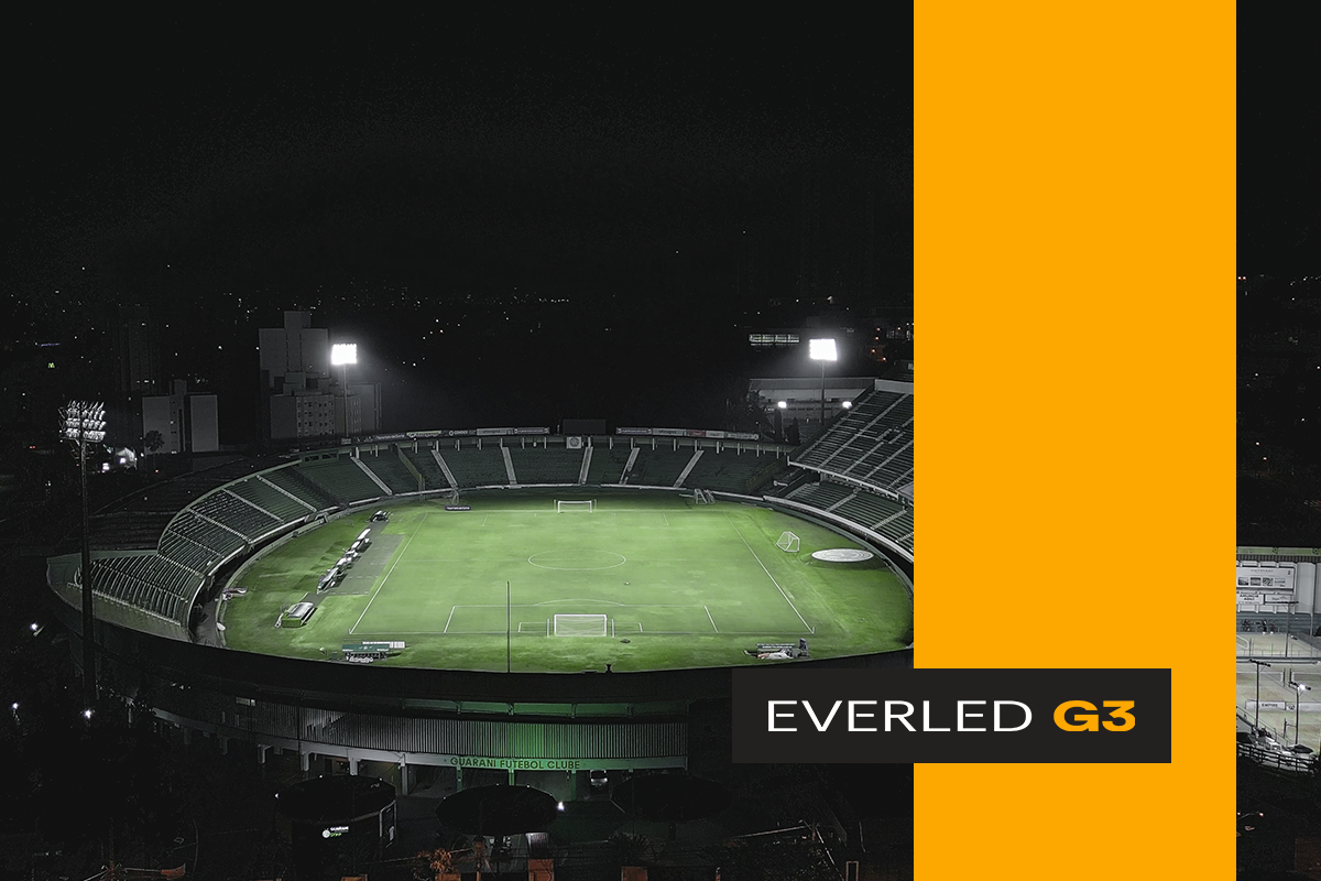 Refletor EVERLED para iluminação de campo de futebol