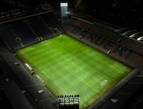 Qual a iluminação ideal para campo de futebol?