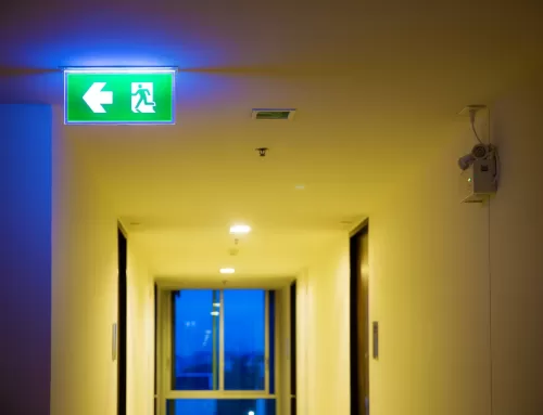 Altura da iluminação de emergência: qual é a ideal?