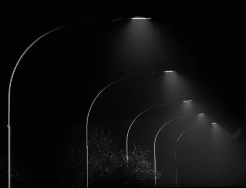 Como funciona a iluminação pública e quais são seus principais componentes