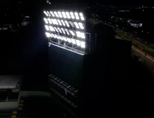Como alcançar eficiência energética em luminárias esportivas e reduzir custos operacionais