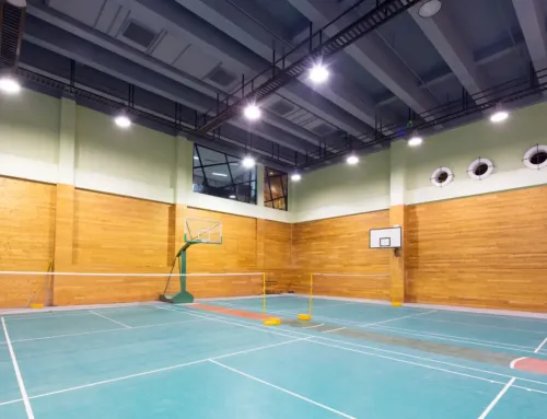 Tipos de refletores para quadra esportiva: qual escolher para cada modalidade