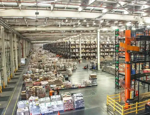 Projeto de iluminação para centro de distribuição: requisitos para segurança, produtividade e eficiência energética